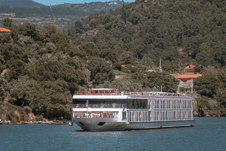 Cruzeiro no Vale do Rio Douro