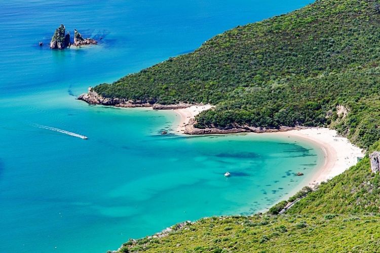 Serra da Arrábida em Portugal - um lugar mágico da Serra ao Mar, praia do portinho